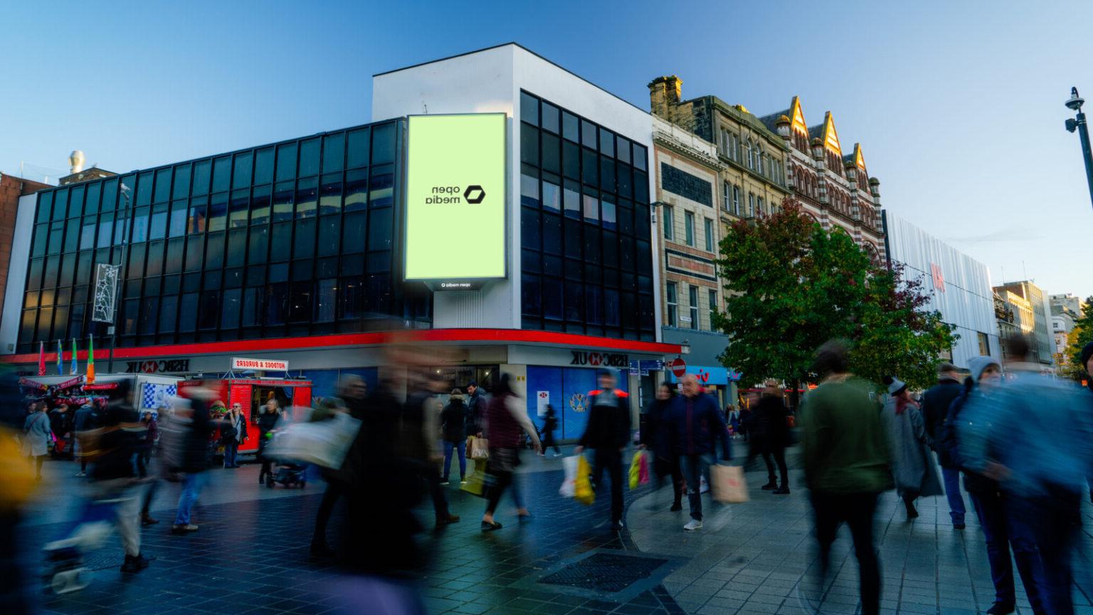Open Media OOH screen in Liverpool One featuring new br和ing